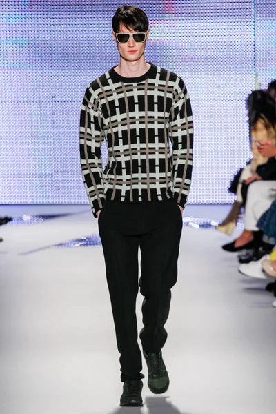 Look 32